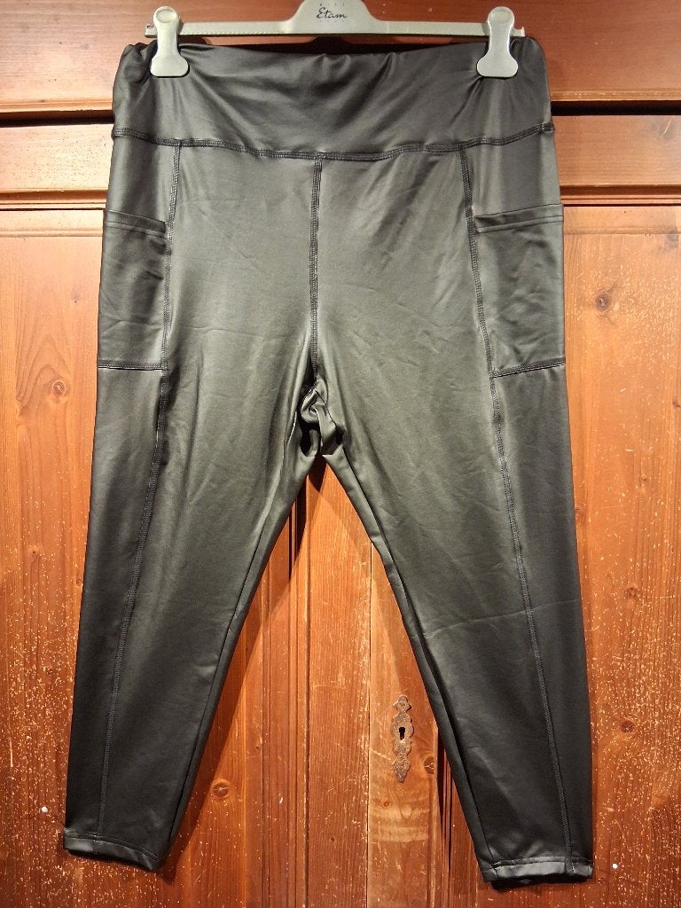 Zwarte nep leren legging met zakken 46-48, Kleding | Dames, Zwart, Nieuw, Ophalen of Verzenden, Legging