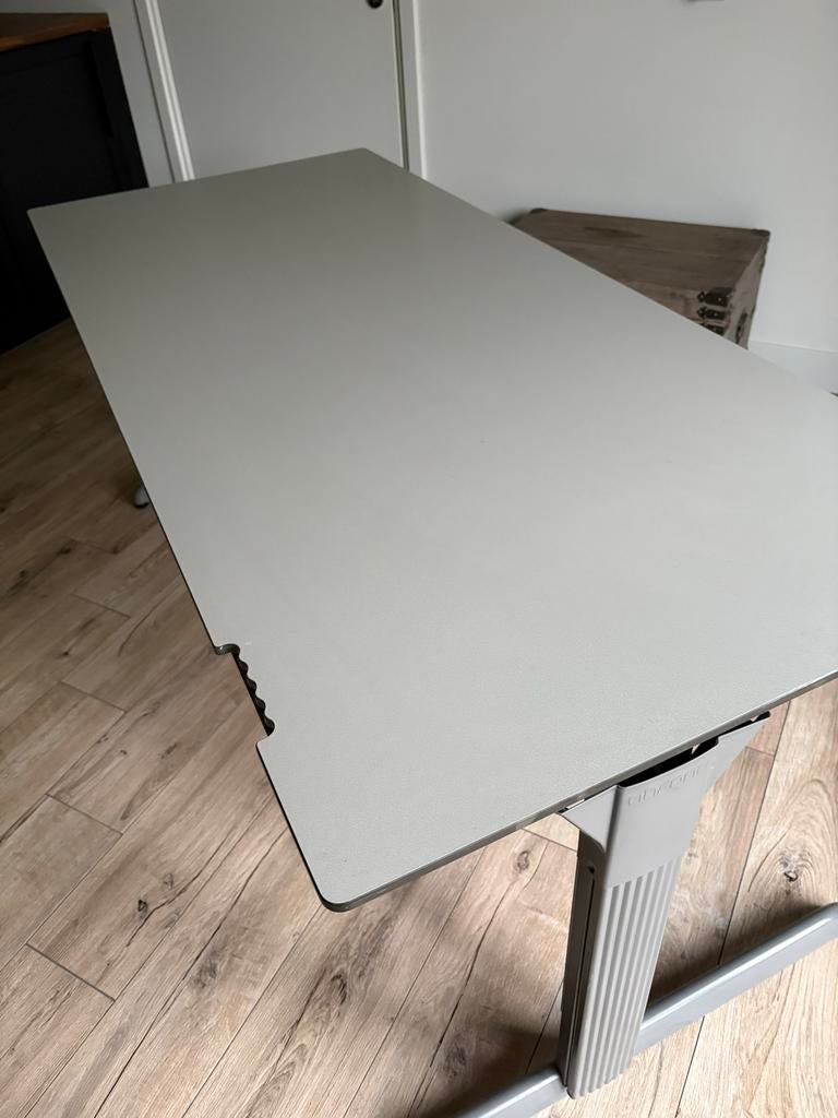 Professioneel Ahrend Bureau 160x80 cm, Hoogte Verstelbaar, Ophalen of Verzenden, In hoogte verstelbaar, Gebruikt