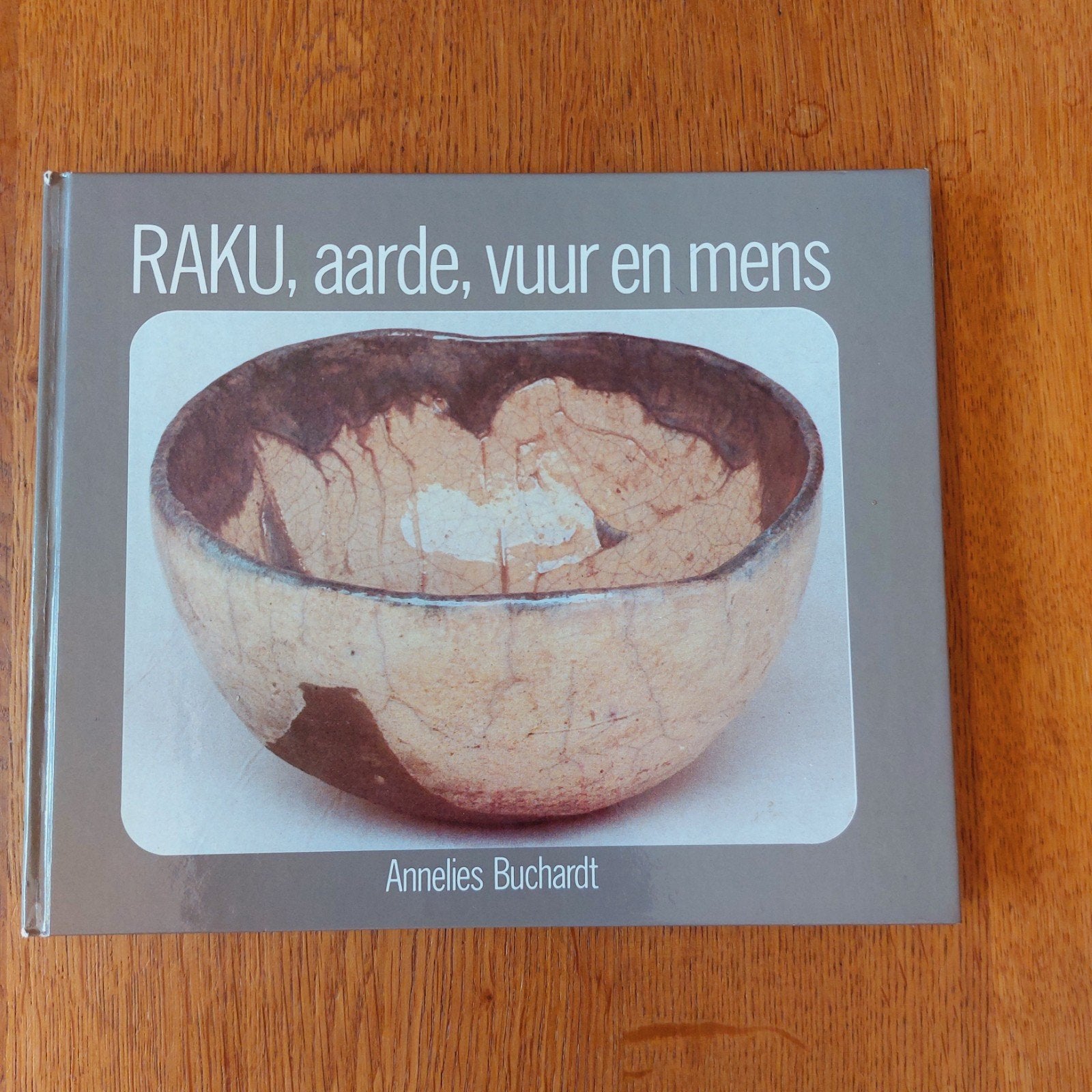 RAKU, aarde, vuur en mens (1983) - Annelies Buchardt, Gelezen, Overige onderwerpen, Annelies Buchardt, Ophalen of Verzenden