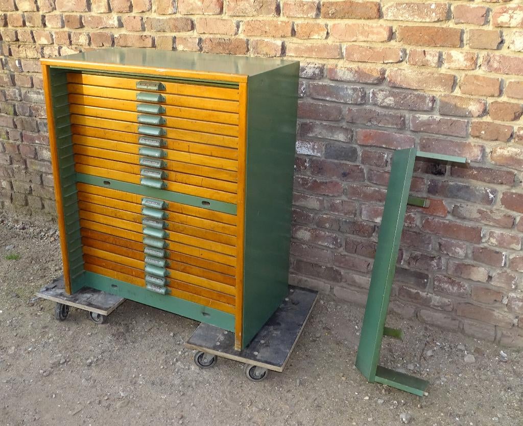 oude letterkast zetkast uit drukkerij fourniturenkast, Ophalen