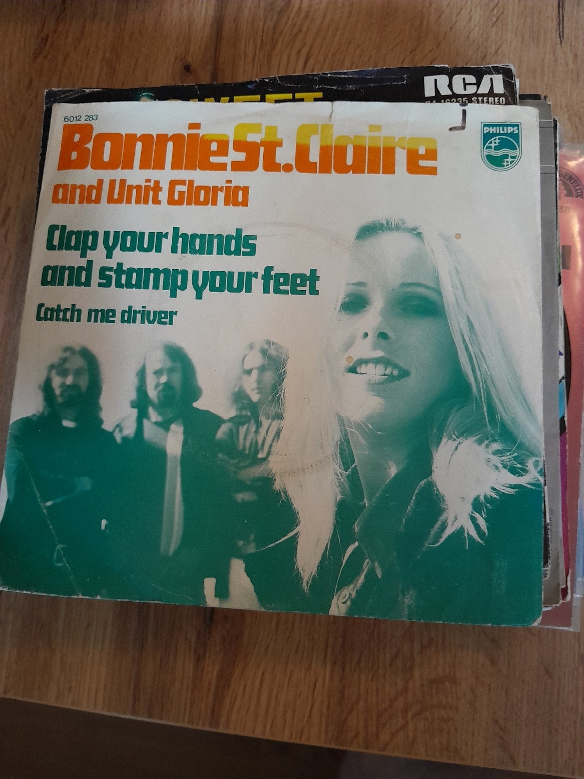 Bonnie st claire 7inch clap your hands and stamp your feet, Ophalen of Verzenden, Zo goed als nieuw, Pop