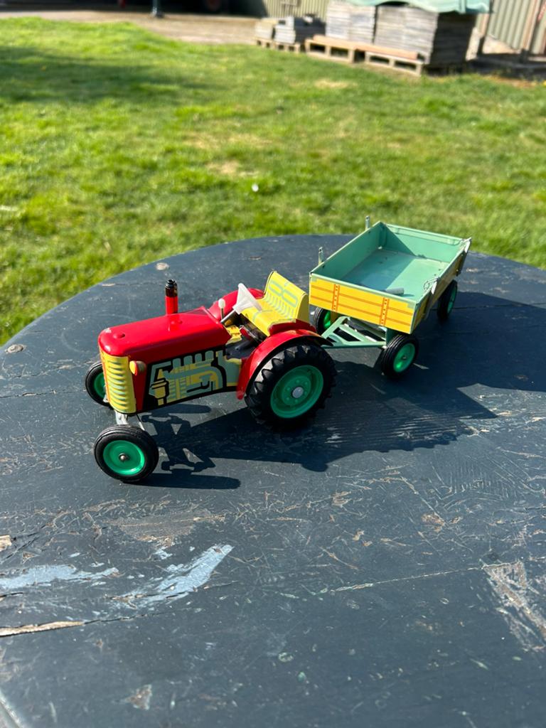 Mooie opwindbare tractor met landbouwkar, Ophalen of Verzenden, Zo goed als nieuw