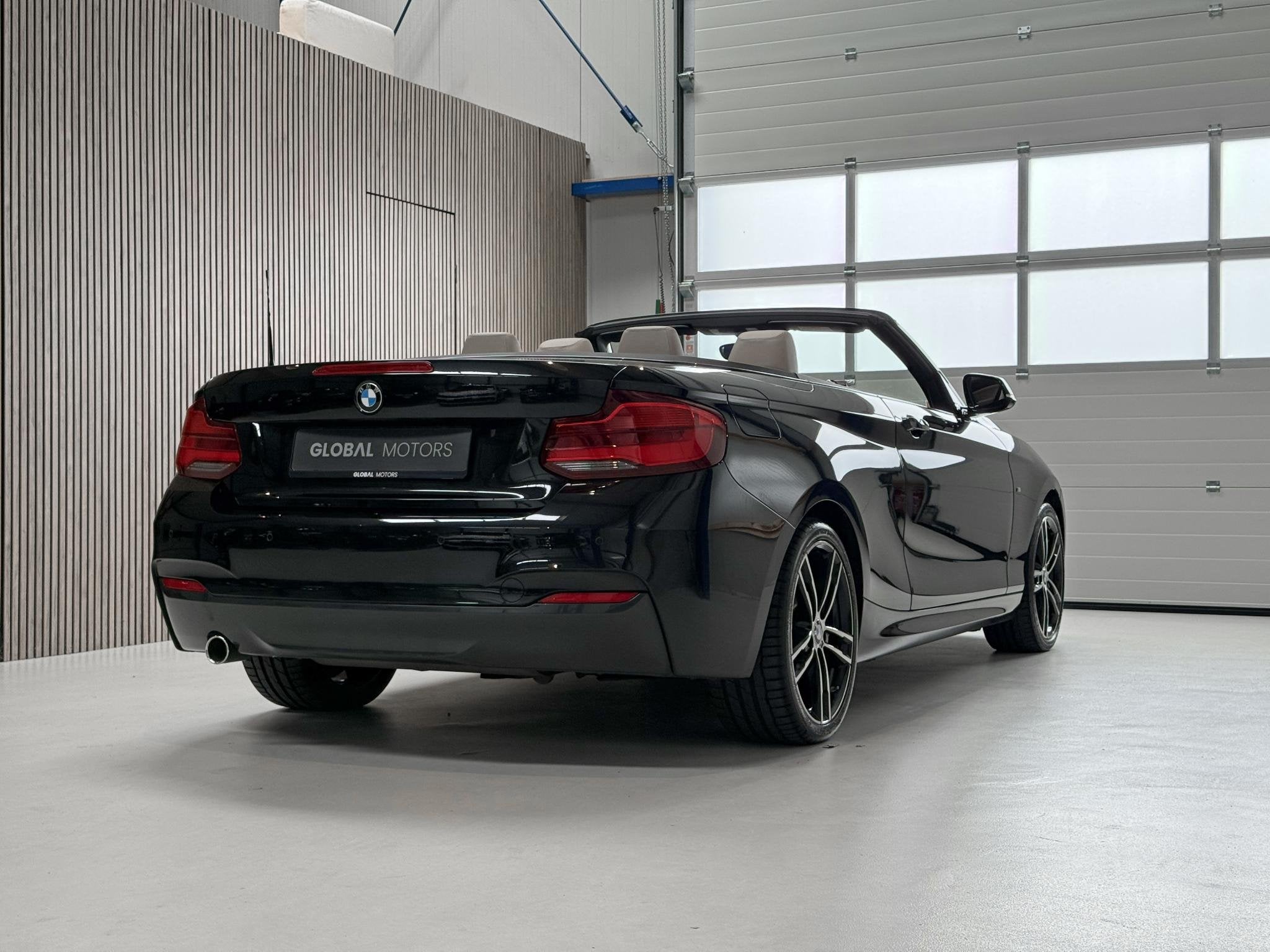 BMW 2-serie Cabrio 218i High Executive M PAKKET - NL AUTO -, Auto's, BMW, Automaat, Gebruikt, Cabriolet, 4 stoelen