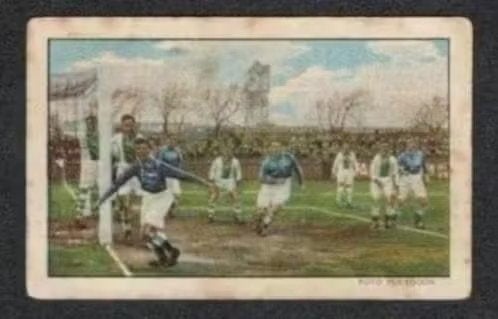 Voetbalplaatje Stormvogels IJmuiden - Hilversum 1932 (9)., Ophalen of Verzenden, Zo goed als nieuw