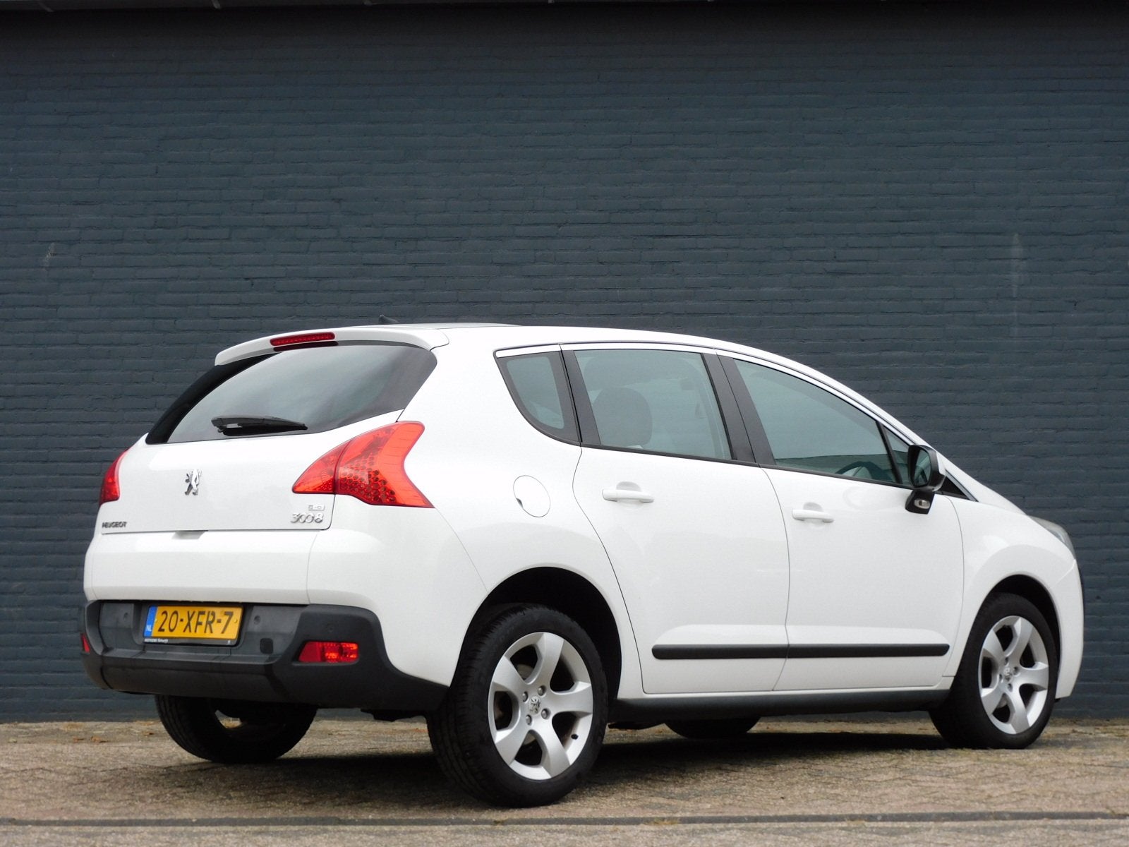 Peugeot 3008 1.6 e-HDI Active AUTOMAAT! PANODAK! NAVI! BLUET, Stof, Zwart, 4 cilinders, Wit