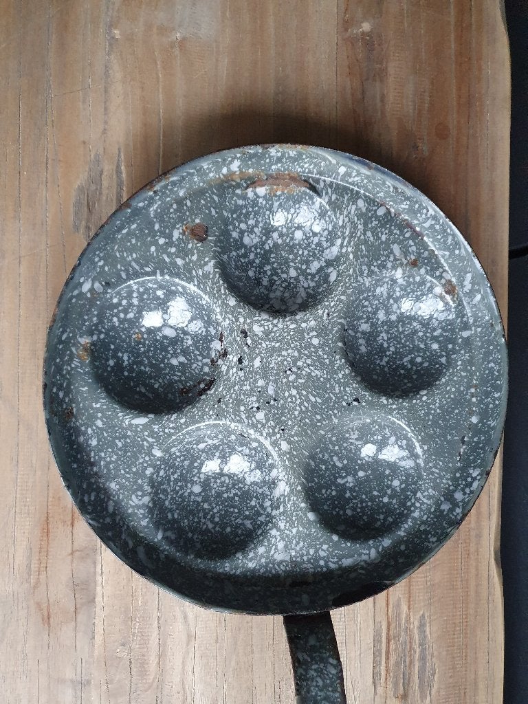 Brocante emaille poffertjes pan grijs gewolkt, Antiek en Kunst, Antiek | Emaille, Ophalen of Verzenden
