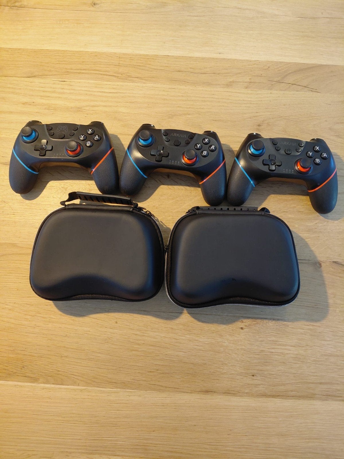 3 controlers 2 controlerhouders, Spelcomputers en Games, Ophalen of Verzenden, Gebruikt, Switch, Overige controllers