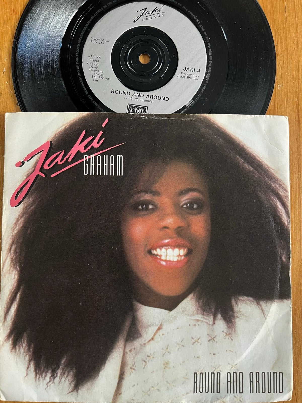Jaki Graham - Round and Around 7" vinyl single, Gebruikt, 7 inch, R&B en Soul, Fotohoes