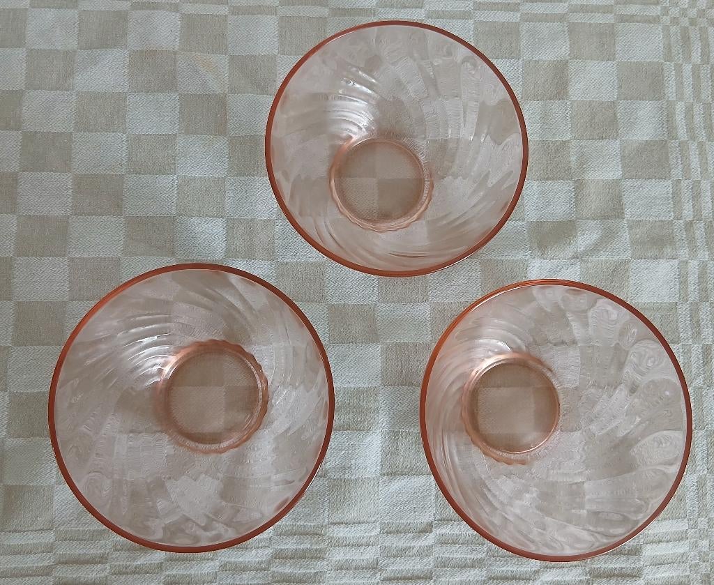 Set van 3+1 roze vintage Arcoroc kommen 'Rosaline' France, Gebruikt, Ophalen of Verzenden, Glas, Kom(men)