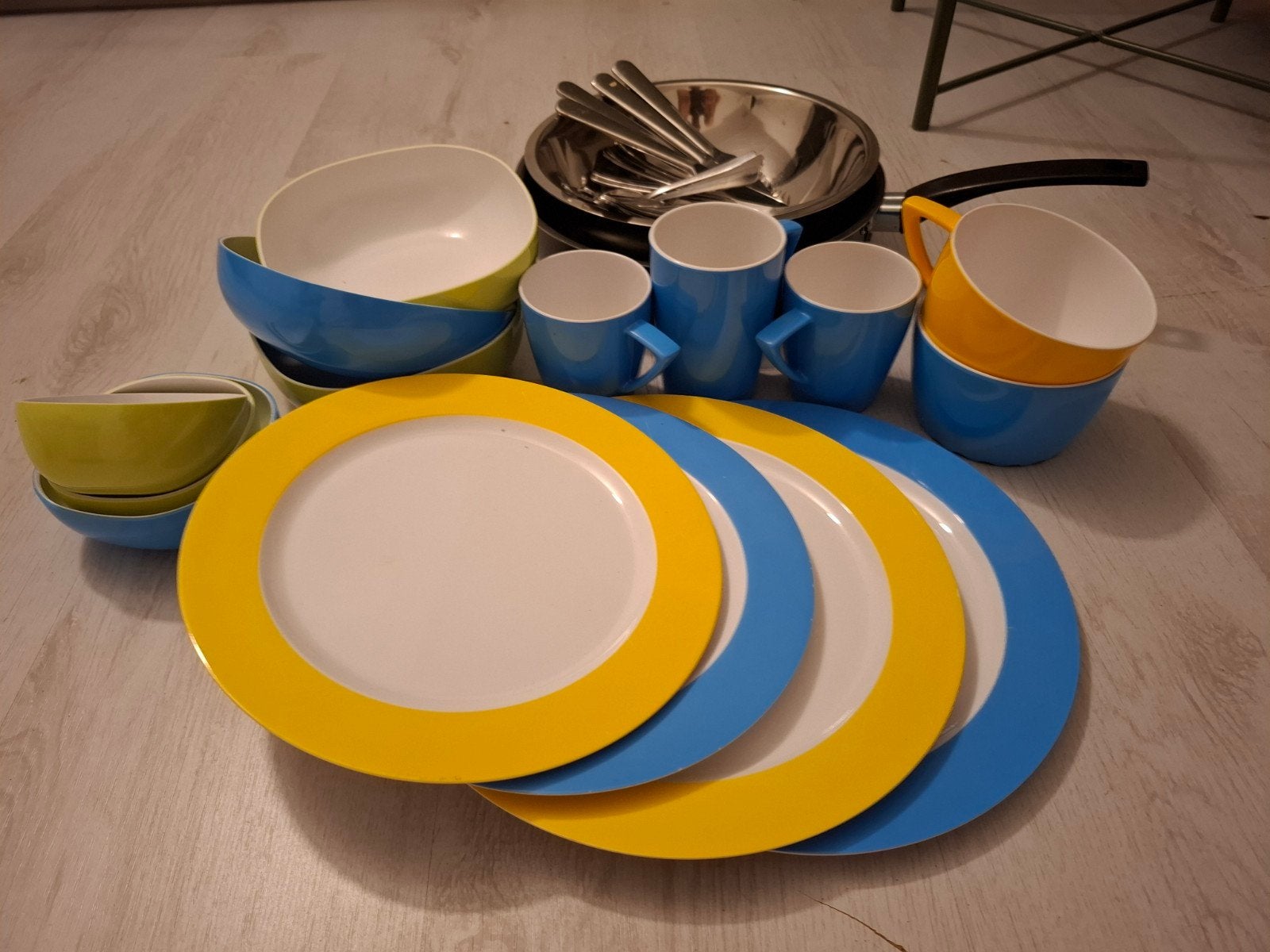 Complete kampeeruitrusting: servies, kooktoestel, lamp, Ophalen, Zo goed als nieuw