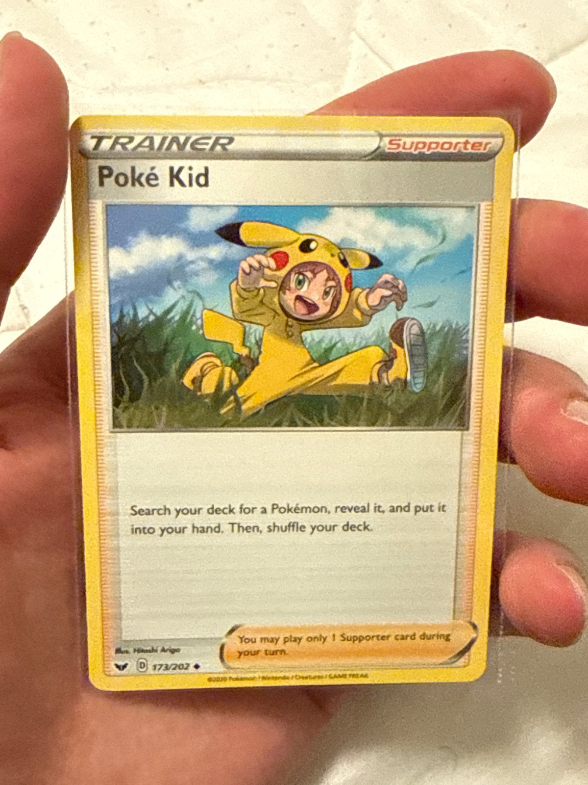 Pokémon TCG: Trainer Poké Kid Supporter Kaart 173/202, Hobby en Vrije tijd, Ophalen of Verzenden, Zo goed als nieuw, Losse kaart