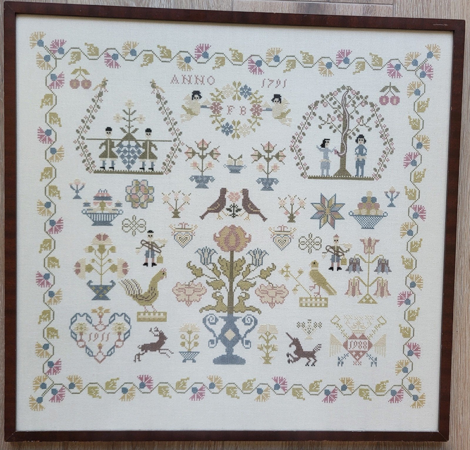 Geborduurd kunstwerk met traditionele motieven, 64x61 cm, Ophalen, 50 – 75, Gebruikt, Overige typen