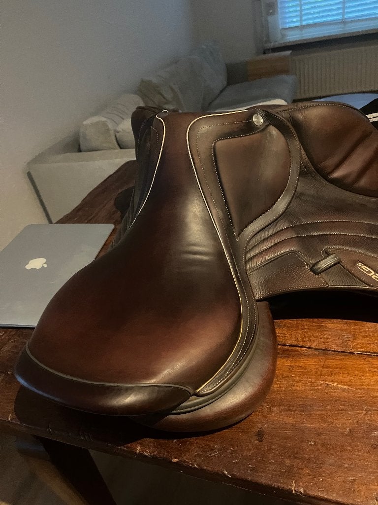 CWD saddle, Dieren en Toebehoren, Ophalen, L (17.5 inch), Gebruikt, Vlakke zit