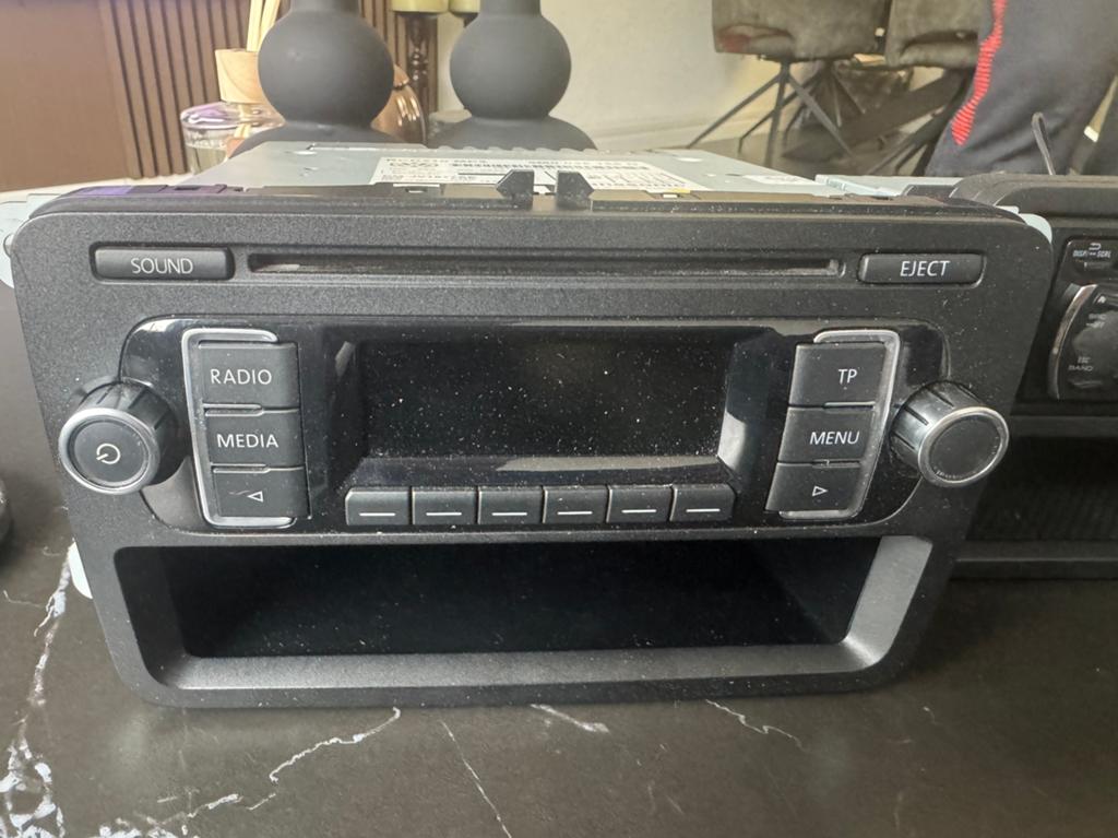 Volkswagen Polo radio, Ophalen of Verzenden, Zo goed als nieuw