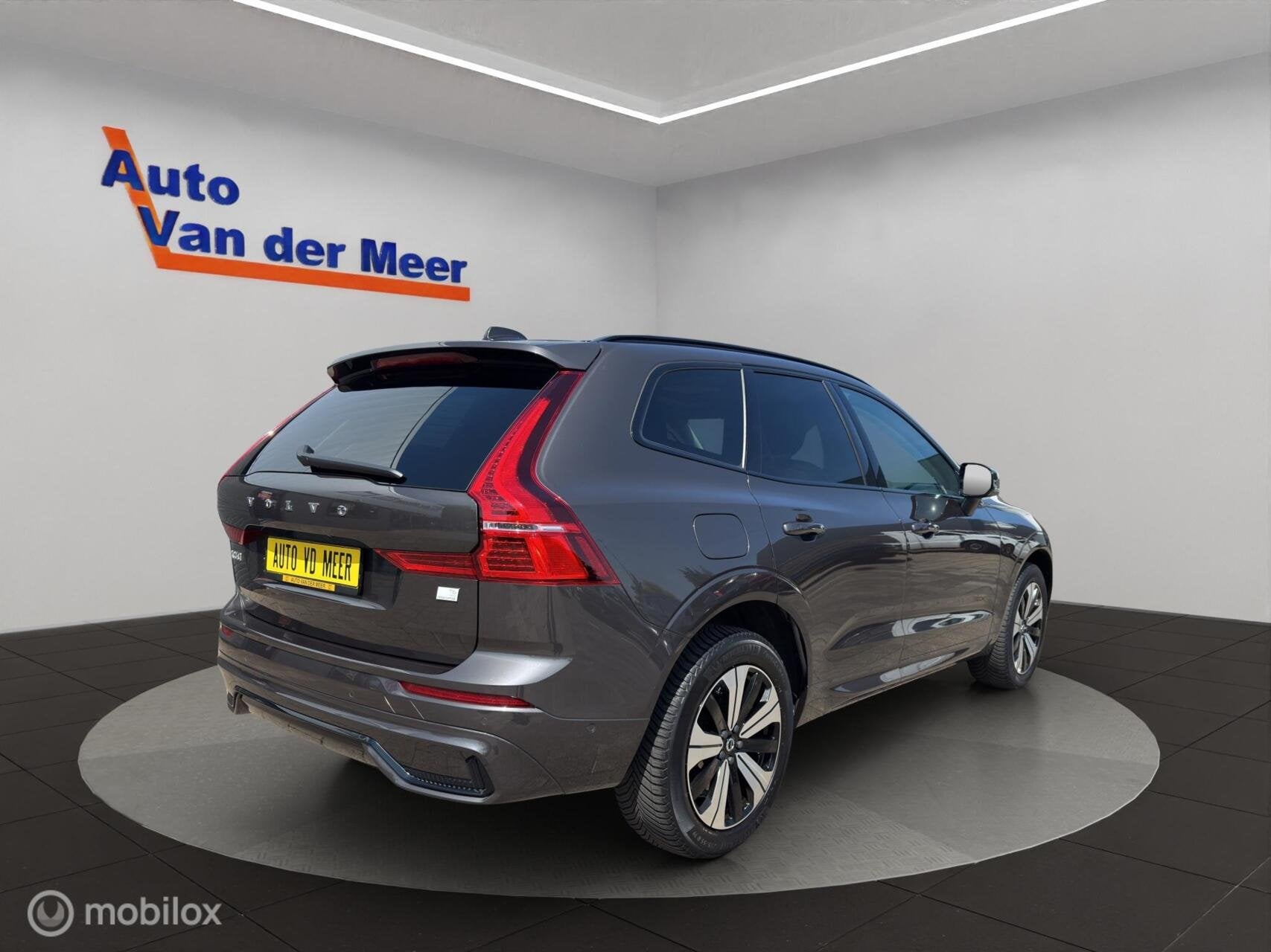 Volvo XC60 2.0 T6 Plug-in hybrid AWD Plus Dark, Auto's, Automaat, Gebruikt, 2063 kg, 4 cilinders