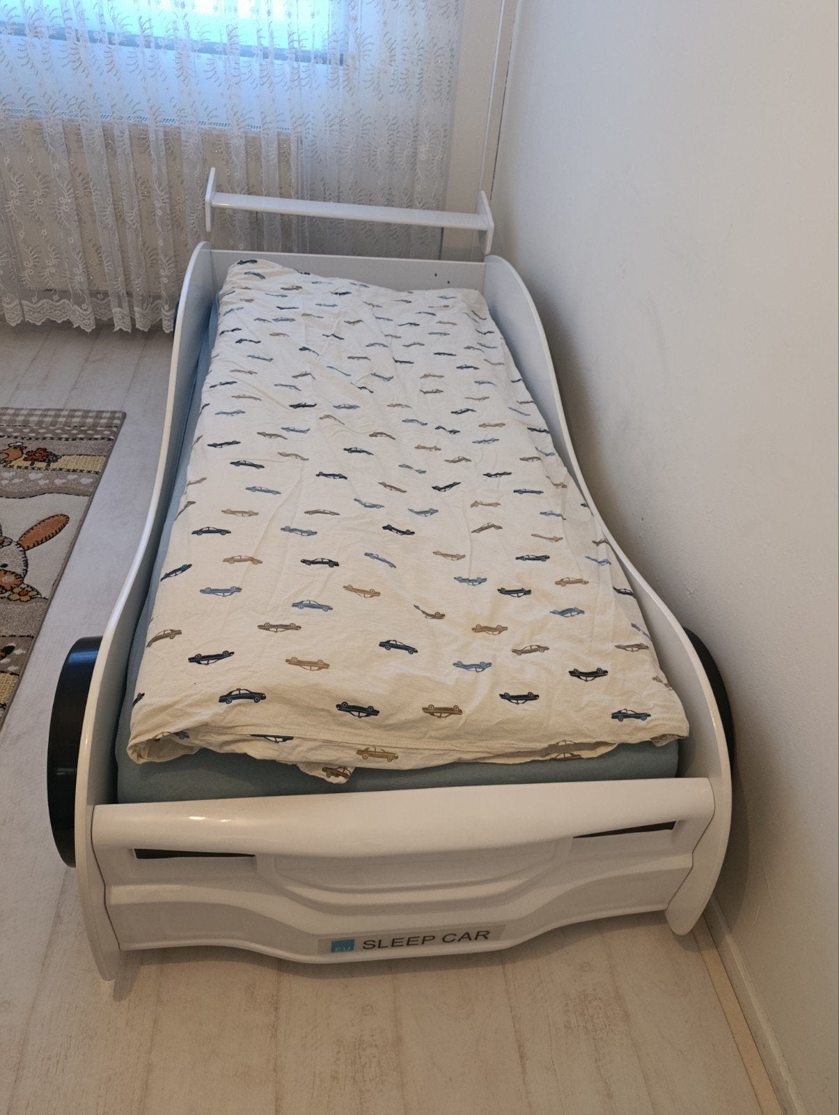 Kinderbed 'Sleep Car' - Wit met raceauto design, Ophalen, Overige materialen, Gebruikt, Eenpersoons