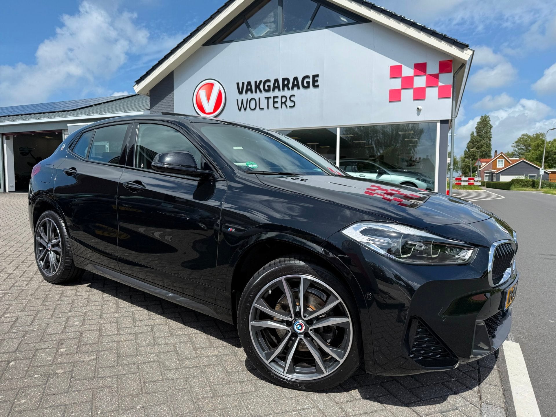 BMW X2 SDrive18i Business Edition Plus/ TREKHAAK/M SPORT/LED, Auto's, Gebruikt, Zwart, 3 cilinders, 1405 kg