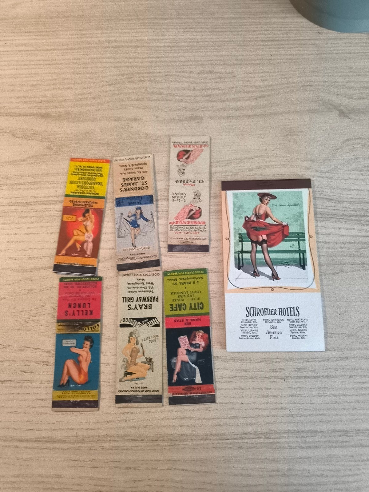 Vintage luciferdoosjes met pin-up afbeeldingen, Ophalen of Verzenden, Gebruikt