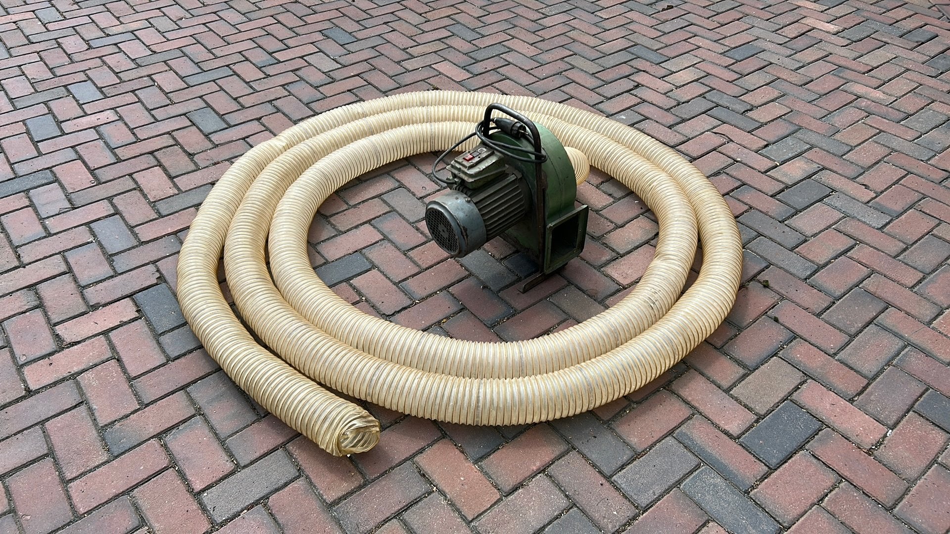 Afzuiging met slangen, Tuin en Terras, Tuinslangen, Ophalen of Verzenden, Zo goed als nieuw, Tuinslang