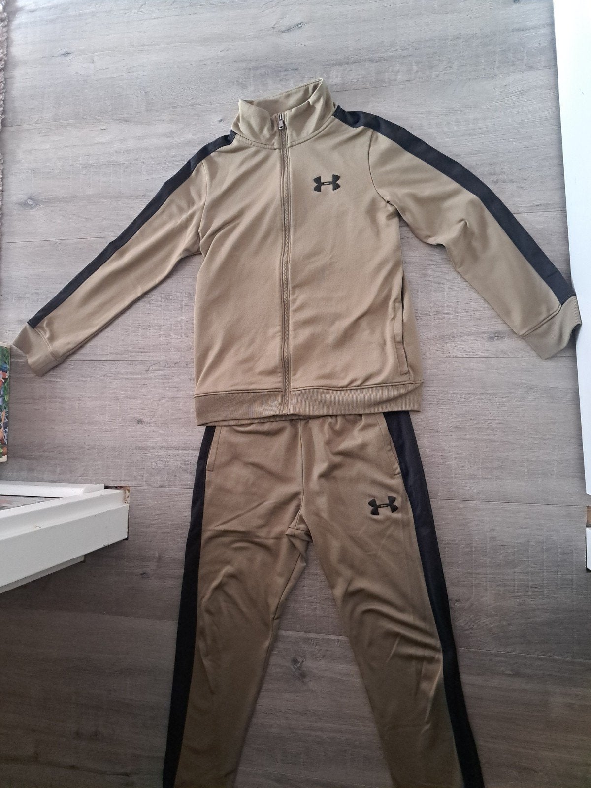 Under armour trainings pak maat M junior, Overige kleuren, Under Armour, Ophalen of Verzenden, Zo goed als nieuw