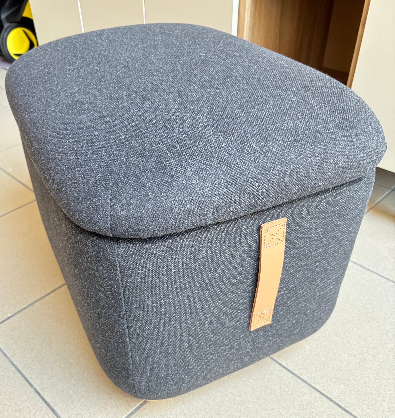 Ikea voetenbankje/poefje Oskarshamn zwart/grijs NIEUW!, Ophalen, Minder dan 50 cm, 50 tot 75 cm, Stof