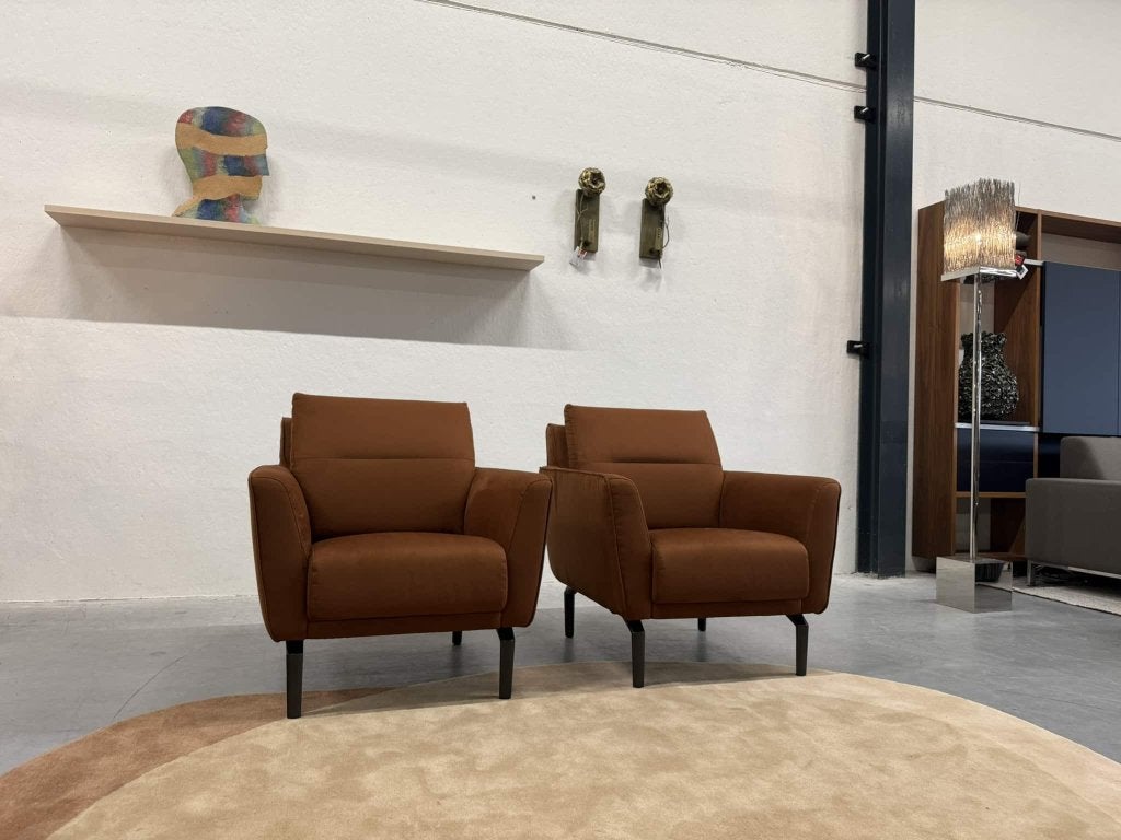 2 nieuw Leolux Evidence Sarena fauteuil bruin stof stoel, Leolux, Info@leolux.nl, Nieuw, 75 tot 100 cm