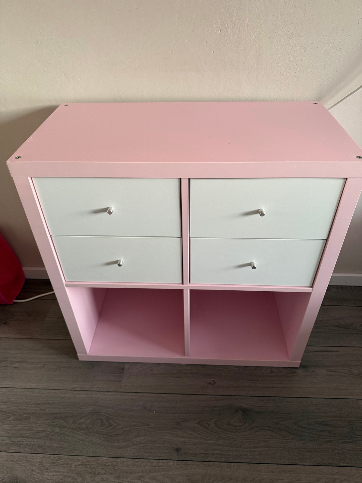 Roze Ikea Kallax kast met 4 witte lades, Ophalen, Overige materialen, Gebruikt, 50 tot 100 cm