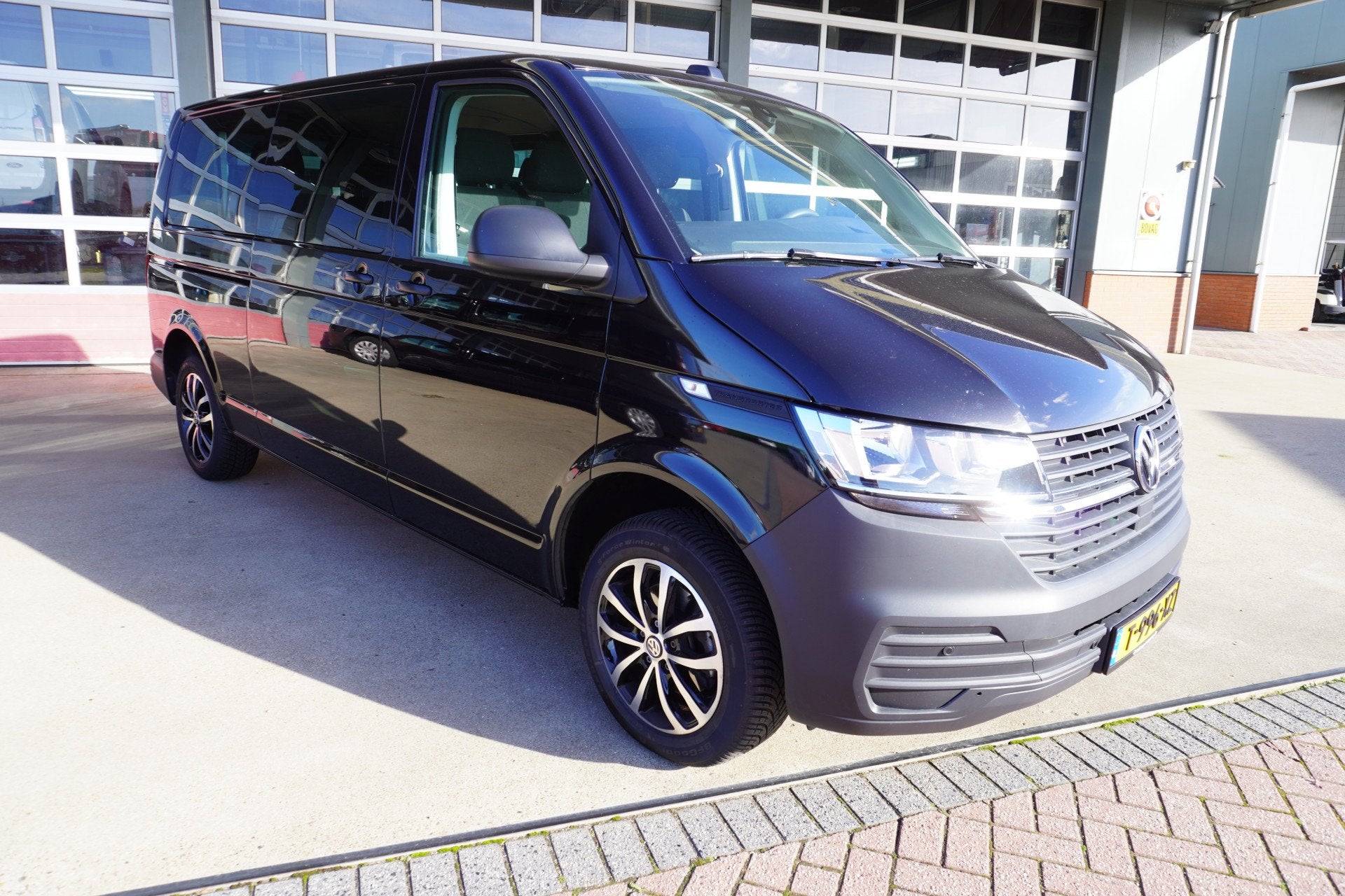Volkswagen Transporter Kombi 2.0 TDI 150PK L2H1 9 Persoons n, Auto's, Voorwielaandrijving, Stof, Gebruikt, 255 €/maand