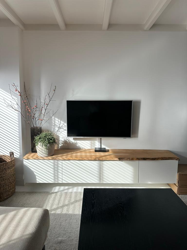 Witte bestá tv kast met eiken houden plank., Ophalen, Gebruikt, Eikenhout, 200 cm of meer