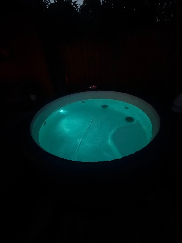 Foto 18 van Softub Resort 6 pers Jacuzzi met omkasting en leuke extra's