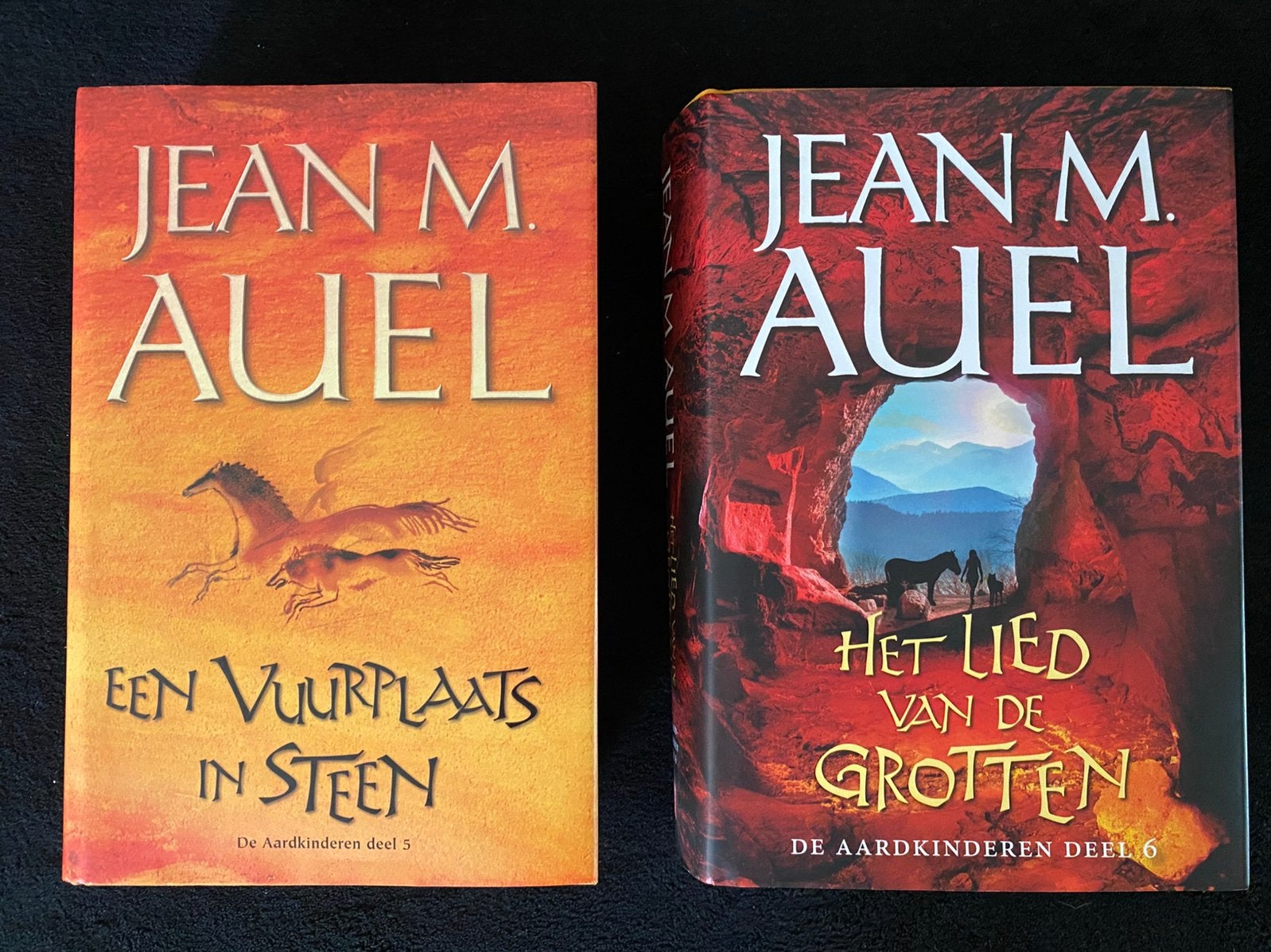 Een vuurplaats in steen + Het lied der grotten - Jean Auel, Ophalen of Verzenden, Zo goed als nieuw