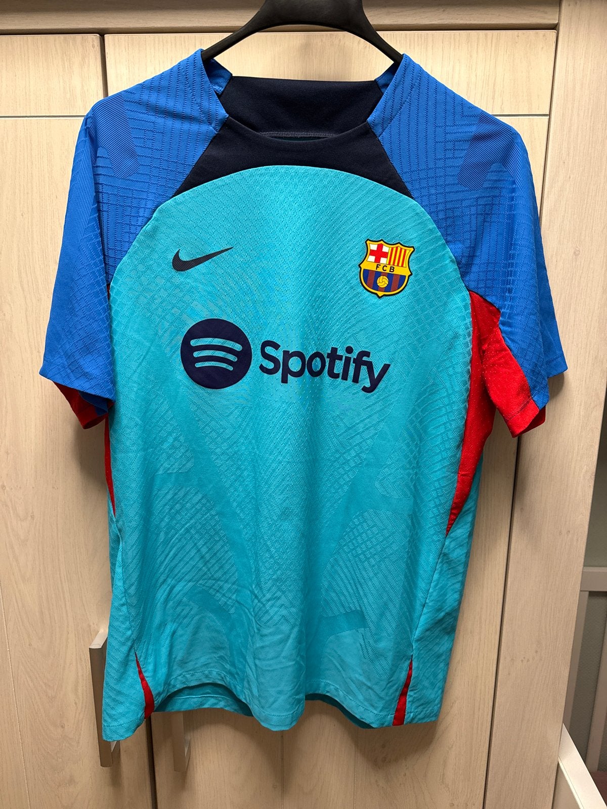 FC Barcelona Trainingsset (Shirt & Broek), Ophalen, Maat 52/54 (L), Meerkleurig, Zo goed als nieuw