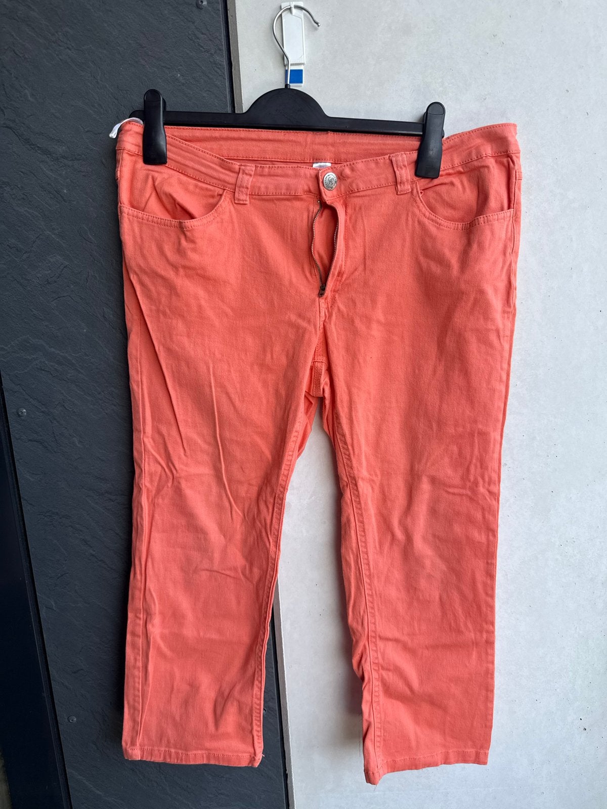 Oranje driekwart broek maat 42, Maat 42/44 (L), Oranje, Ophalen of Verzenden, Driekwart
