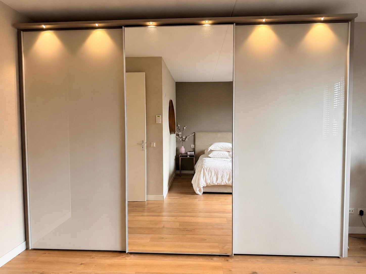 Grote kledingkast met spiegel en softclosing deuren, Ophalen, Overige materialen, 200 cm of meer, Zo goed als nieuw