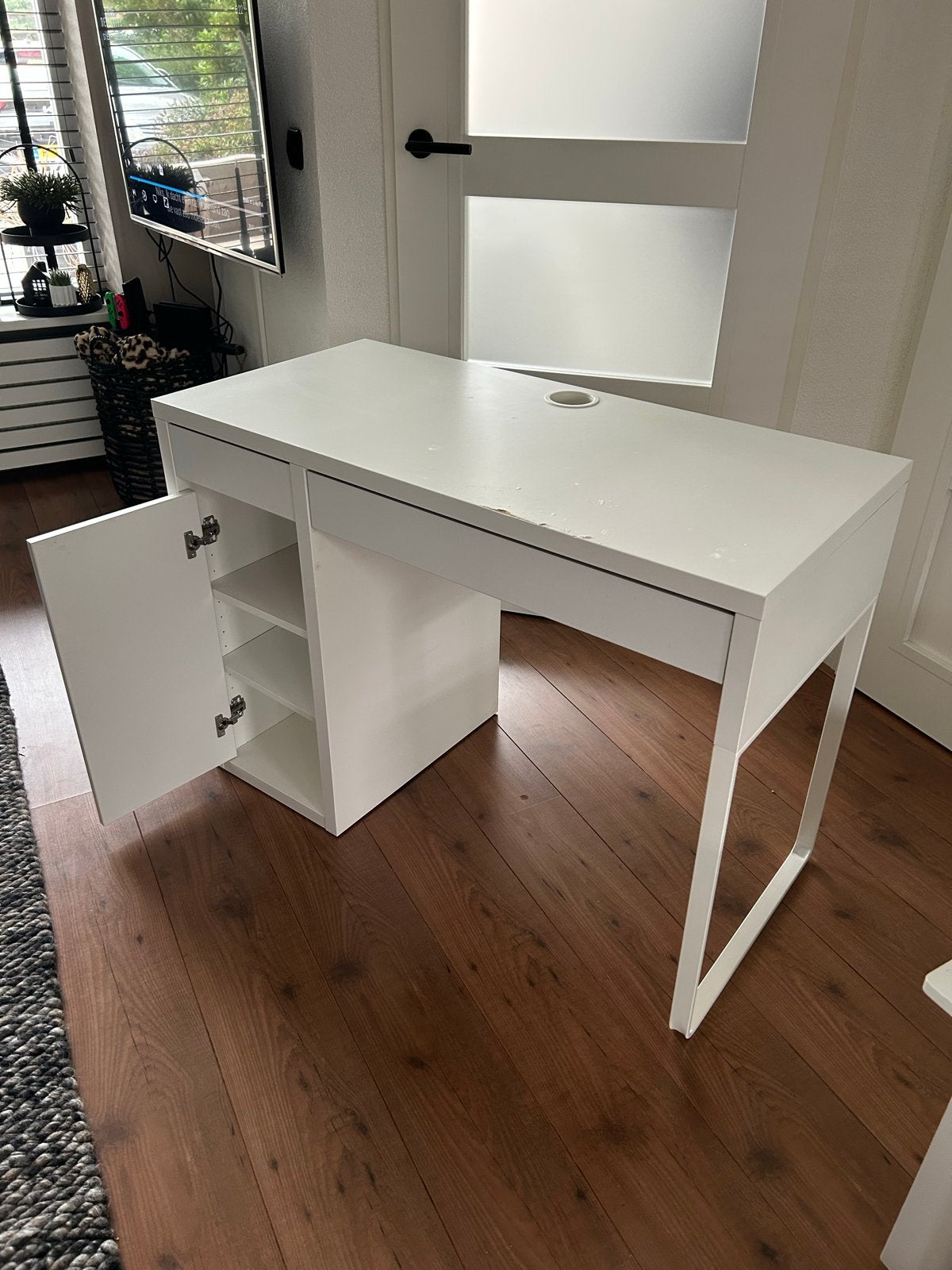 IKEA Micke bureau met pennenlade - beschadigd, Ophalen, Gebruikt, Met lades, Spaanplaat of MDF