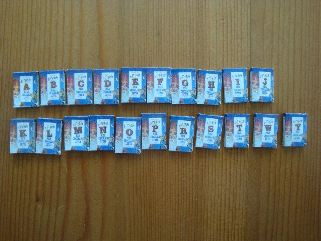 Miniatuur chocoladeletters poppenhuis 1:12 sint, Ophalen of Verzenden, Nieuw, Decoratie