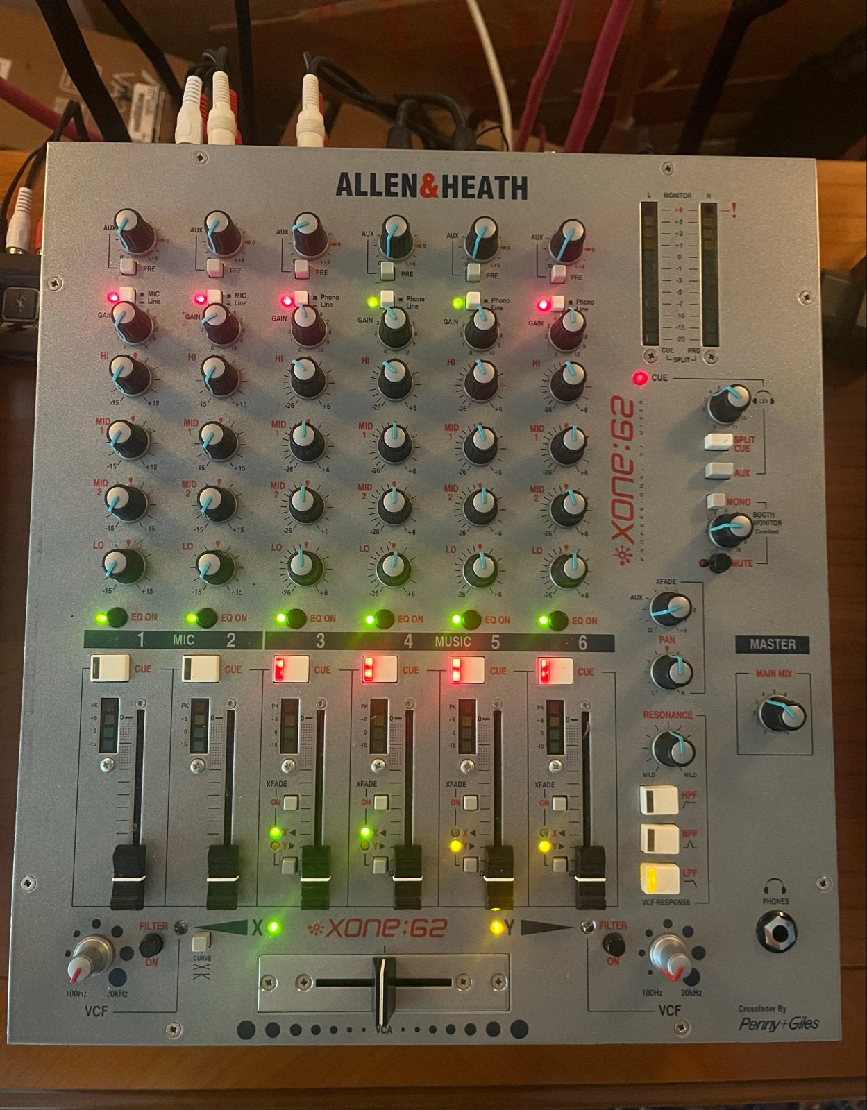 Allen & Heath Xone:62 DJ Mixer + stofkap, Muziek en Instrumenten, Mengpanelen, Ophalen, Gebruikt, 5 tot 10 kanalen, Microfooningang