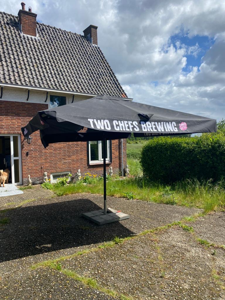 Grote (horeca) parasols met stevige voet - 8 stuks !, Info@symoparasols.com, Symo Parasols, Ophalen of Verzenden, 3 tot 4 meter