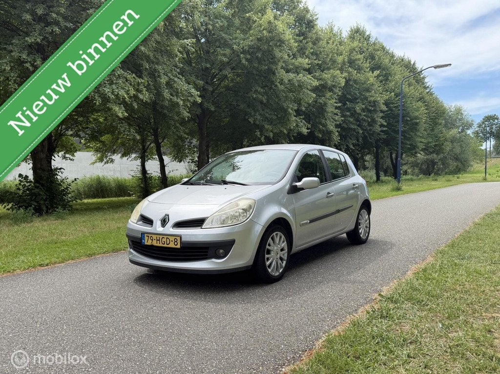 Renault Clio 1.2 TCE Special Rip Curl*APK 1/27*NEW D-RIEM, Auto's, Voorwielaandrijving, Gebruikt, Zwart, 4 cilinders