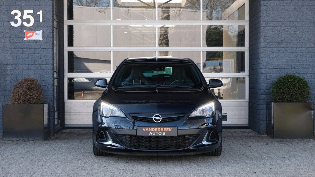 Opel ASTRA GTC 2.0 Turbo OPC 280PK NAVI LEDER VOL!, Auto's, 1998 cc, Gebruikt, 4 cilinders, Zwart