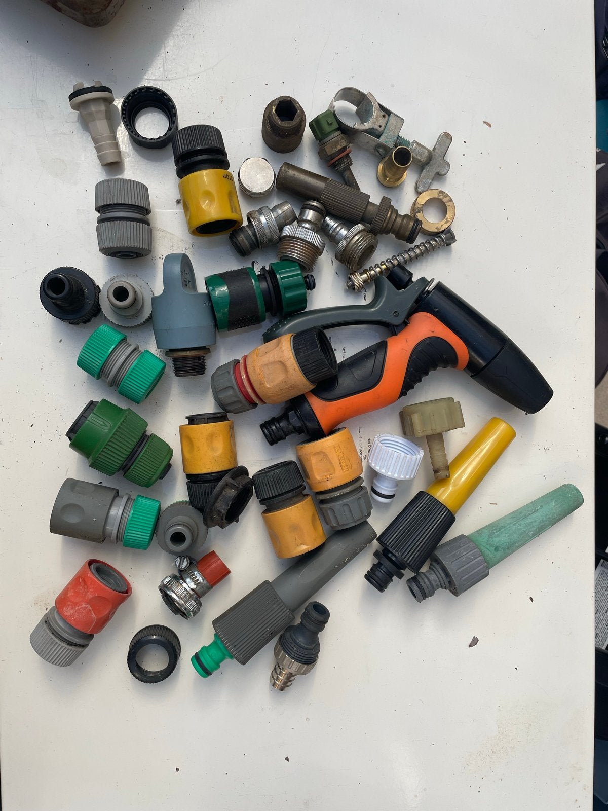 Diverse tuinslangkoppelingen en sproeiers, Tuin en Terras, Ophalen, Gebruikt, Handsproeier