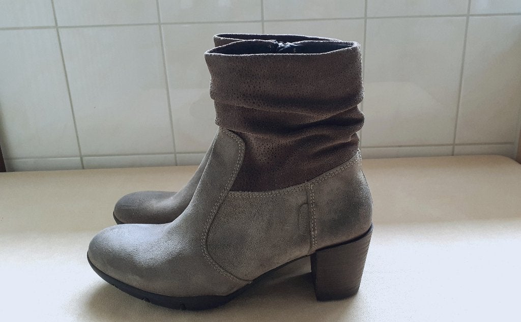 Wolky. Suède enkellaars. Grijs. Mt. 40, Kleding | Dames, Schoenen, Wolky, Lage of Enkellaarzen, Ophalen of Verzenden, Zo goed als nieuw