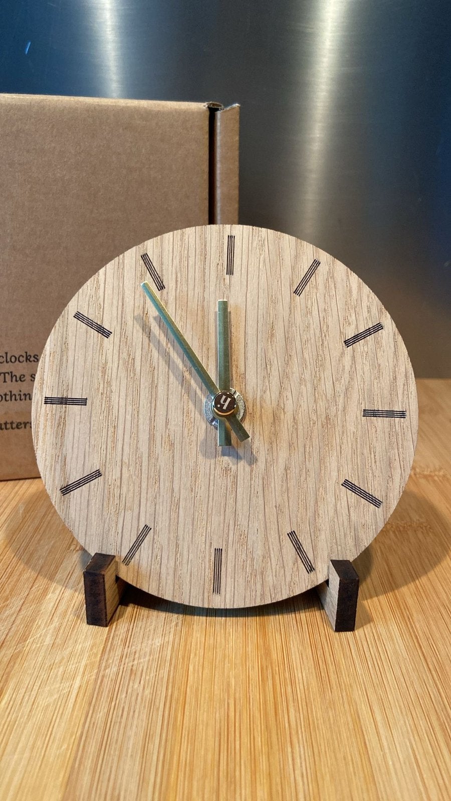 Minimalistische houten tafelklok Hemverk - Eikenhout, Antiek en Kunst, Ophalen of Verzenden