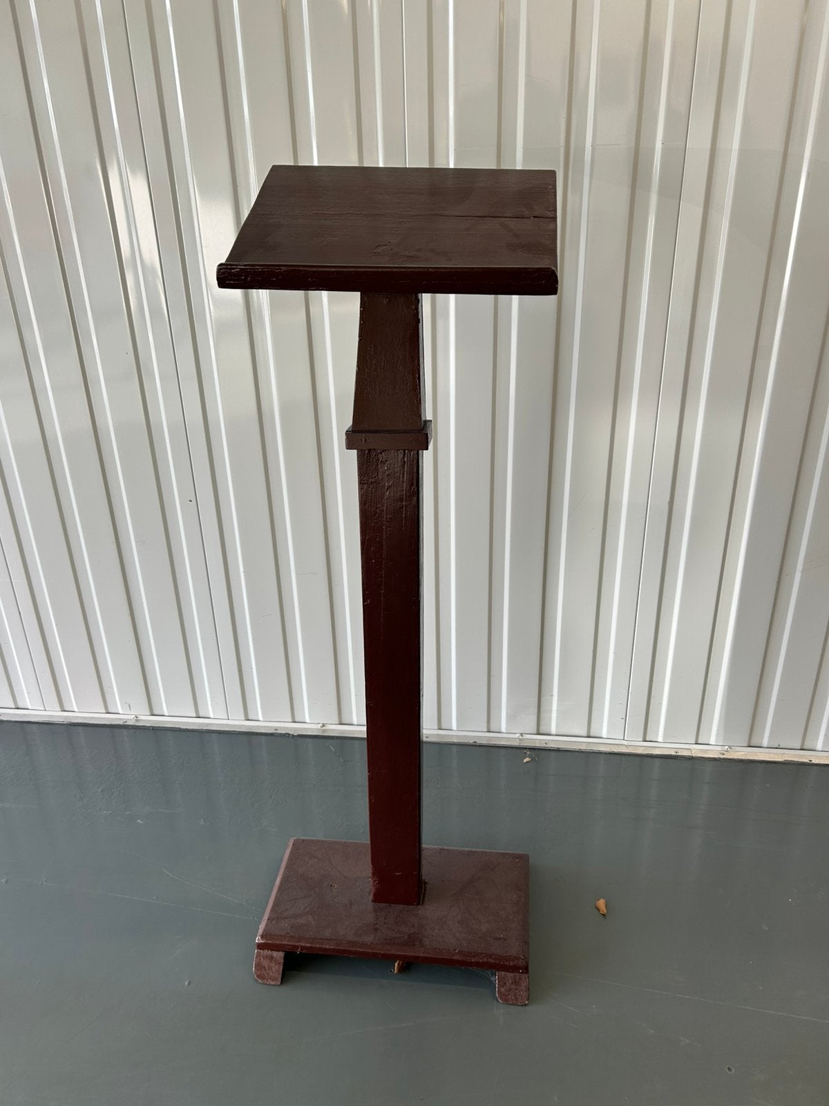Donker houten lessenaar, Ophalen, Gebruikt