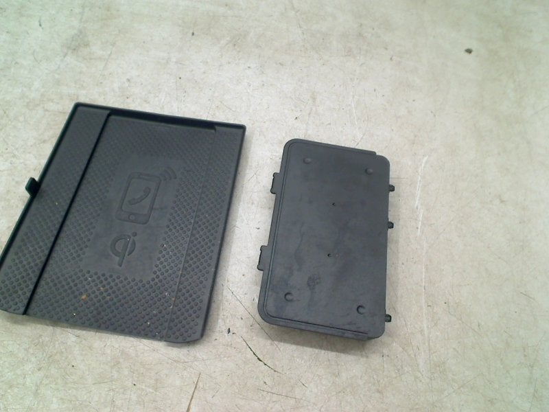 Draadloze Telefoonlader Volkswagen Polo VI (AW1) 5NA980611A, Gebruikt, Volkswagen, Volkswagen AG, Kundenbetreuung@volkswagen.de