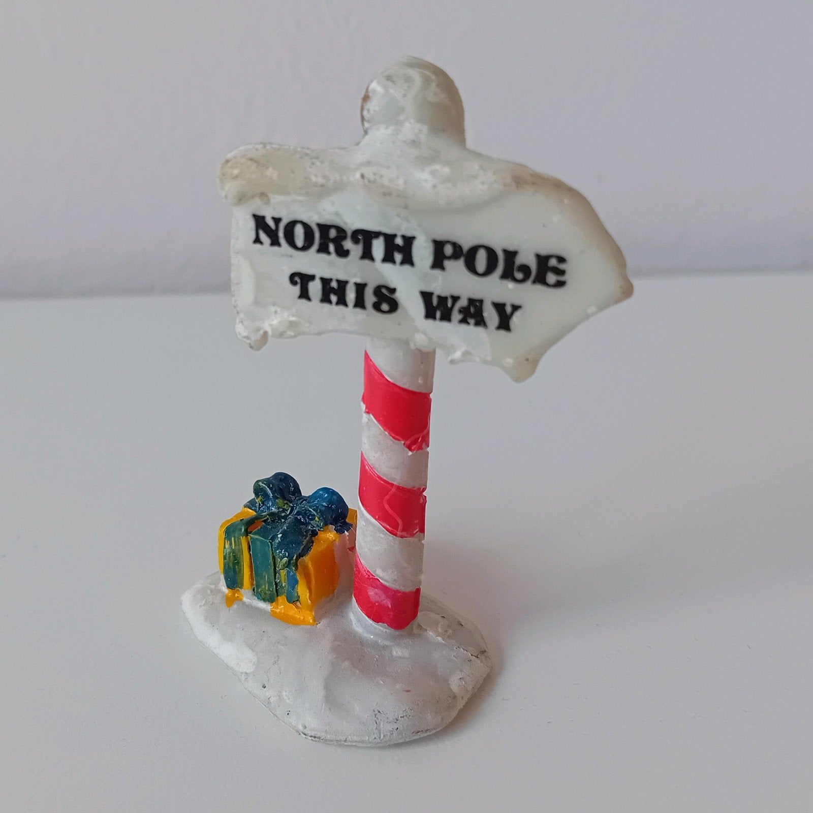Lemax North pole sign, Lemax figuur Kerstdorp, Ophalen of Verzenden