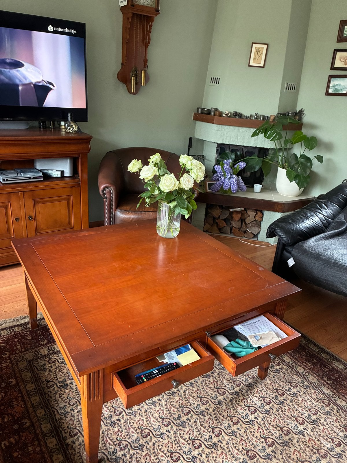Massief kersenhouten salontafel met lades, Ophalen, Gebruikt, 50 tot 100 cm, Vierkant