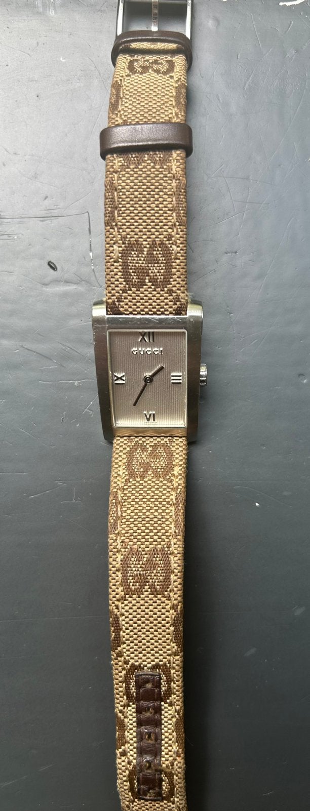 Gucci dames horloge, Ophalen, Zo goed als nieuw, Staal, Overige merken