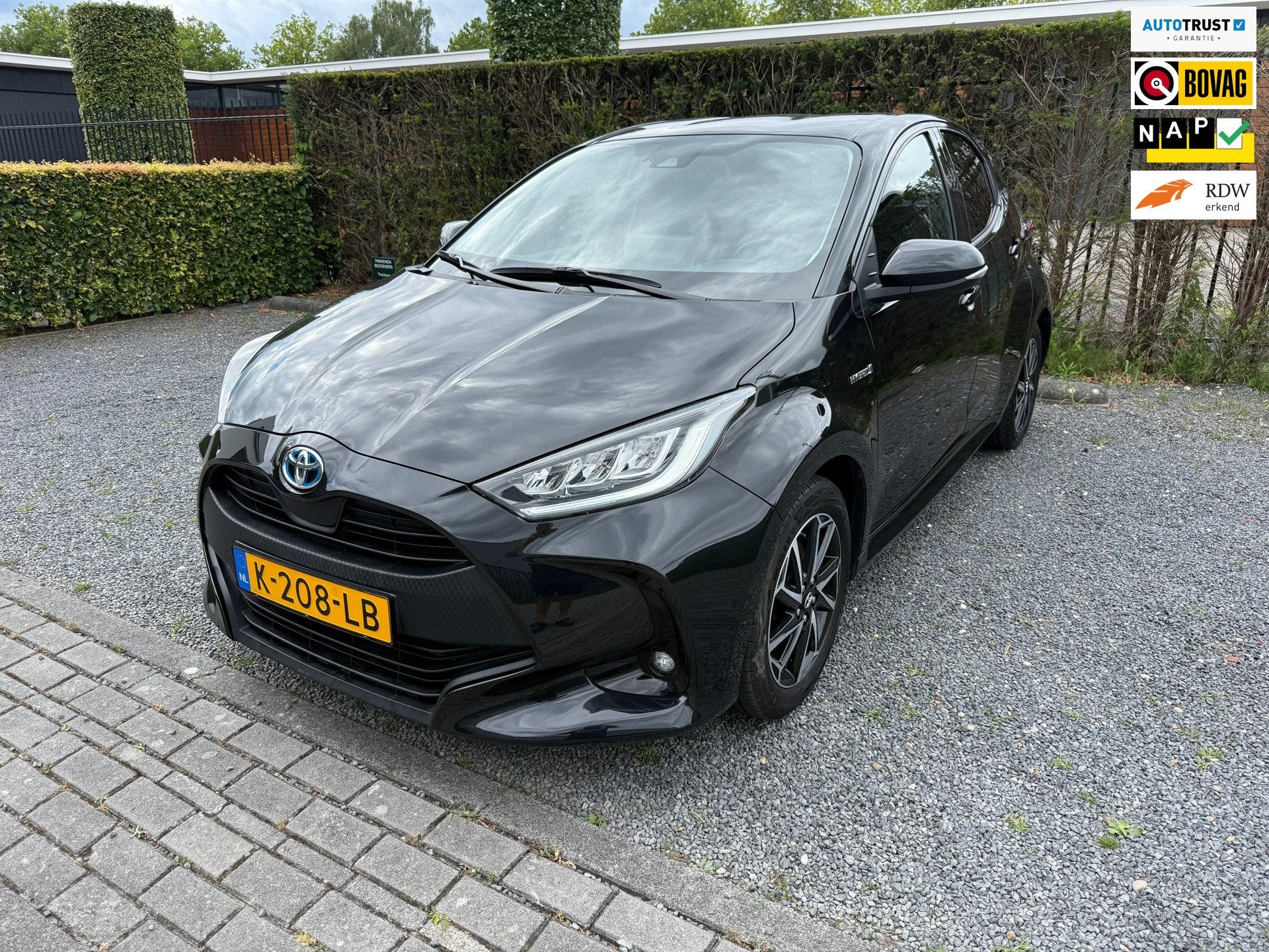 Toyota Yaris 1.5 Hybrid Style - NAP - LED - Carplay - Stoelv, Gebruikt, 450 kg, Bedrijf, 93 pk