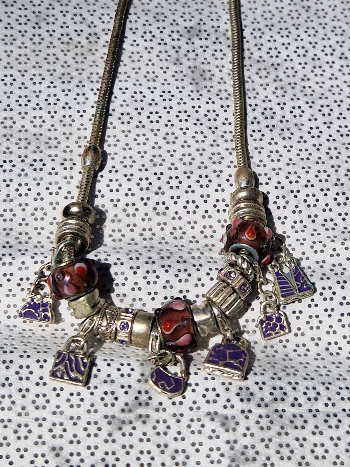 Leuke bedelketting in Pandora-stijl met paarse handtasjes &, Ophalen of Verzenden, Paars, Overige materialen